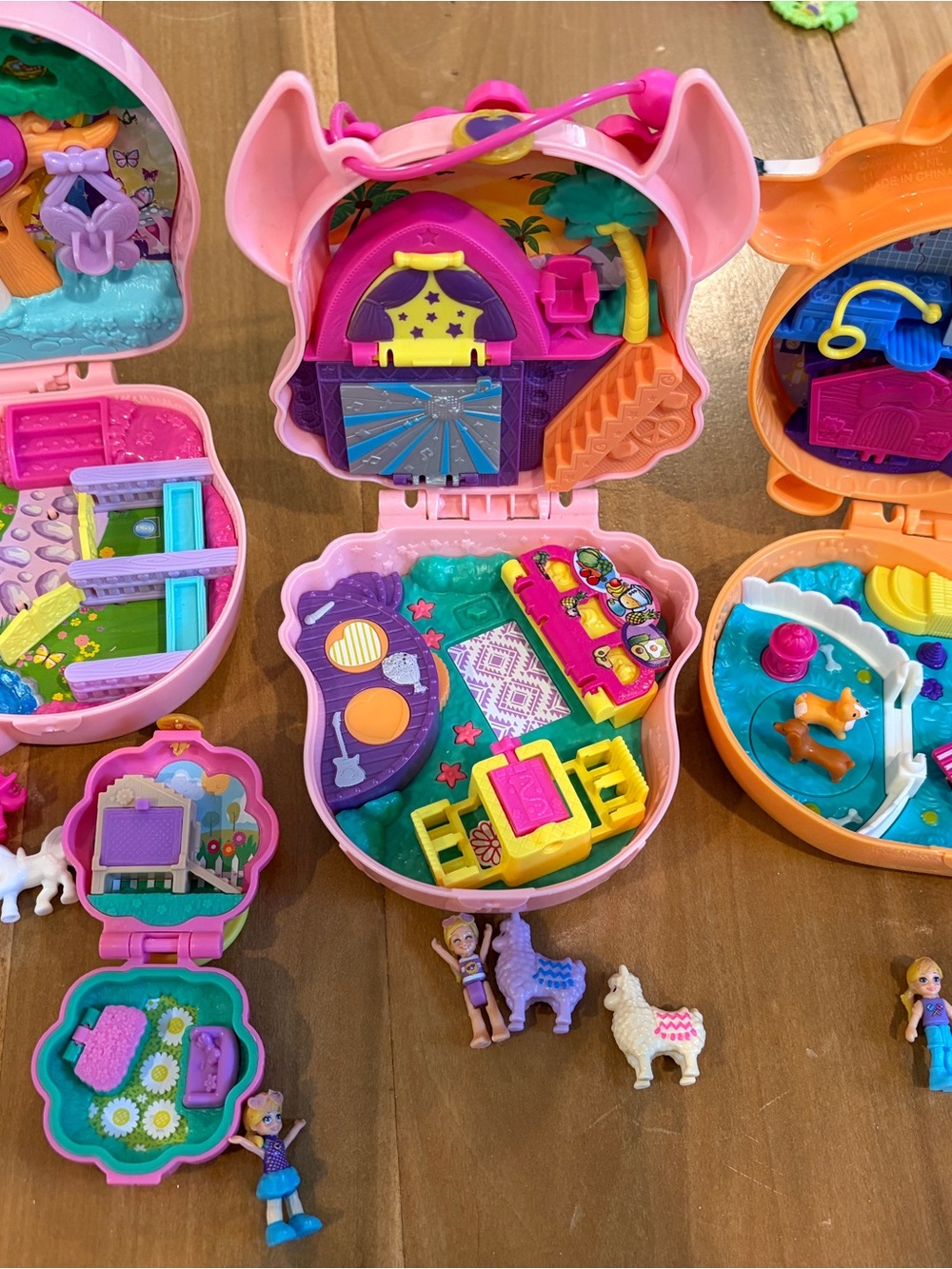 Polly Pocket Pink Playset with Figures
